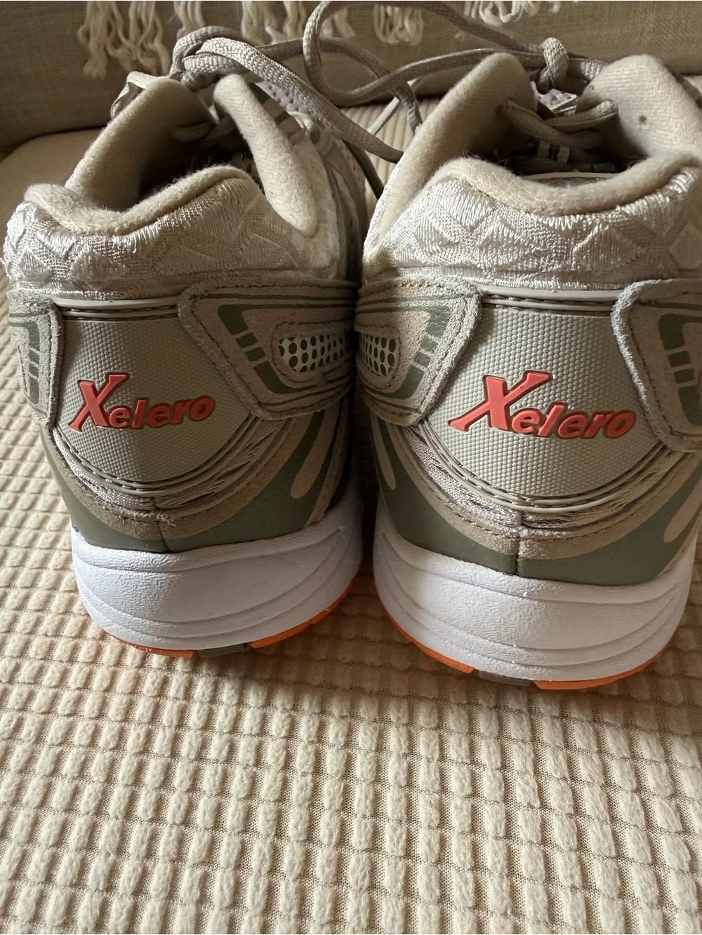 Xelero Women’s  sneaker Size 10EE/ Genesis XPS Mesh Grey/Salmon- like new